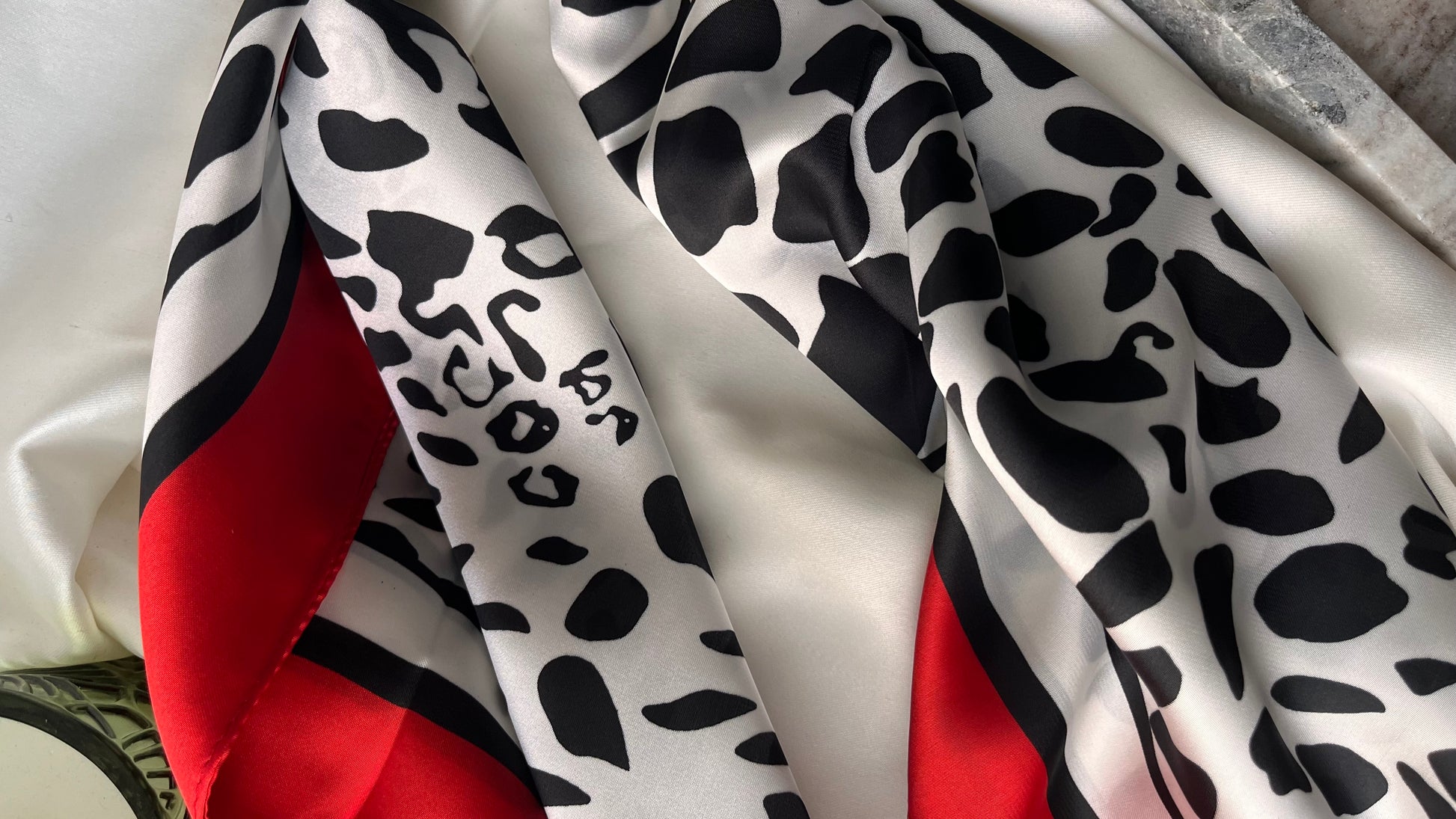 Marcella Red Details Bandanas