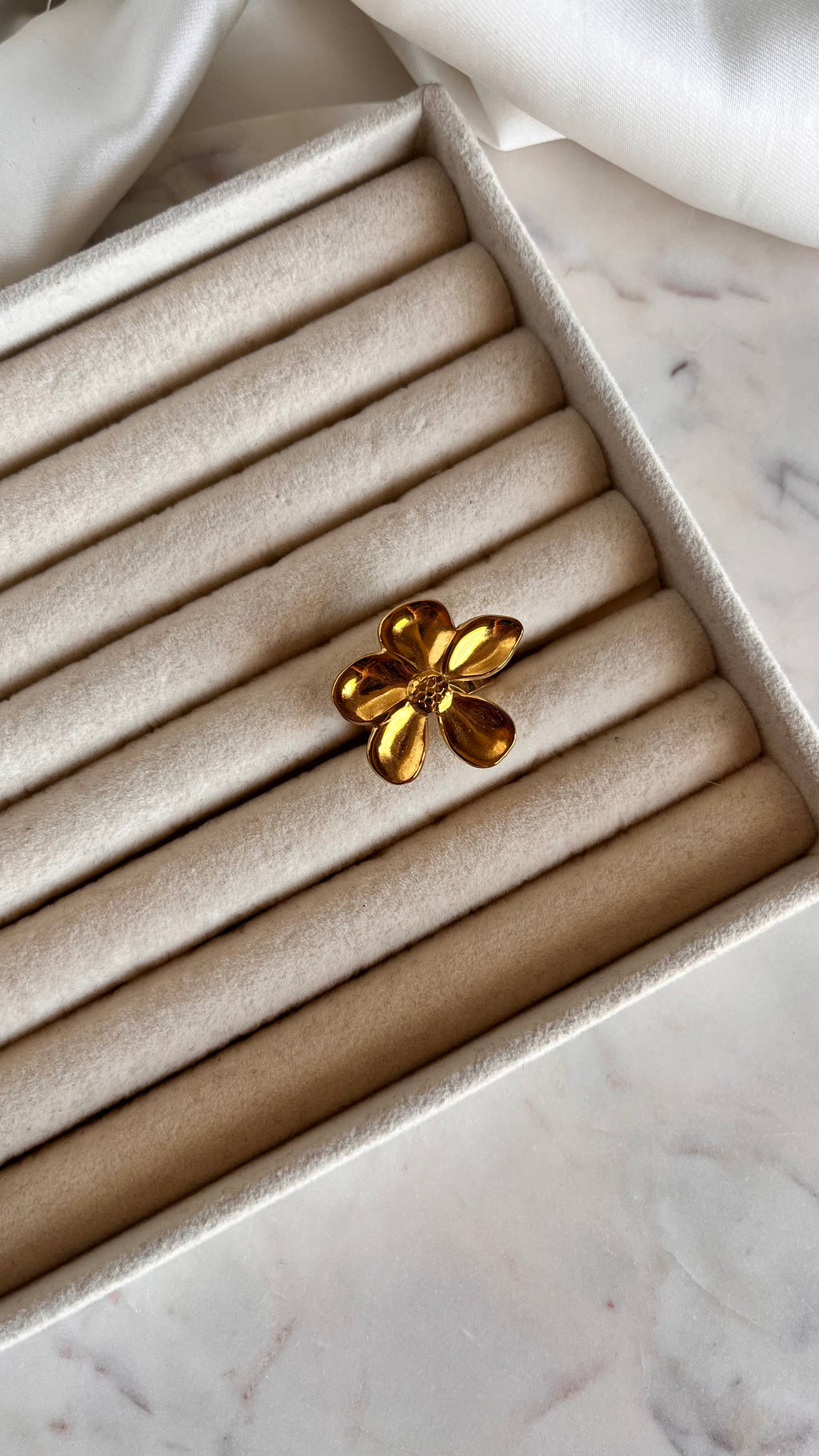 Flora gold ring