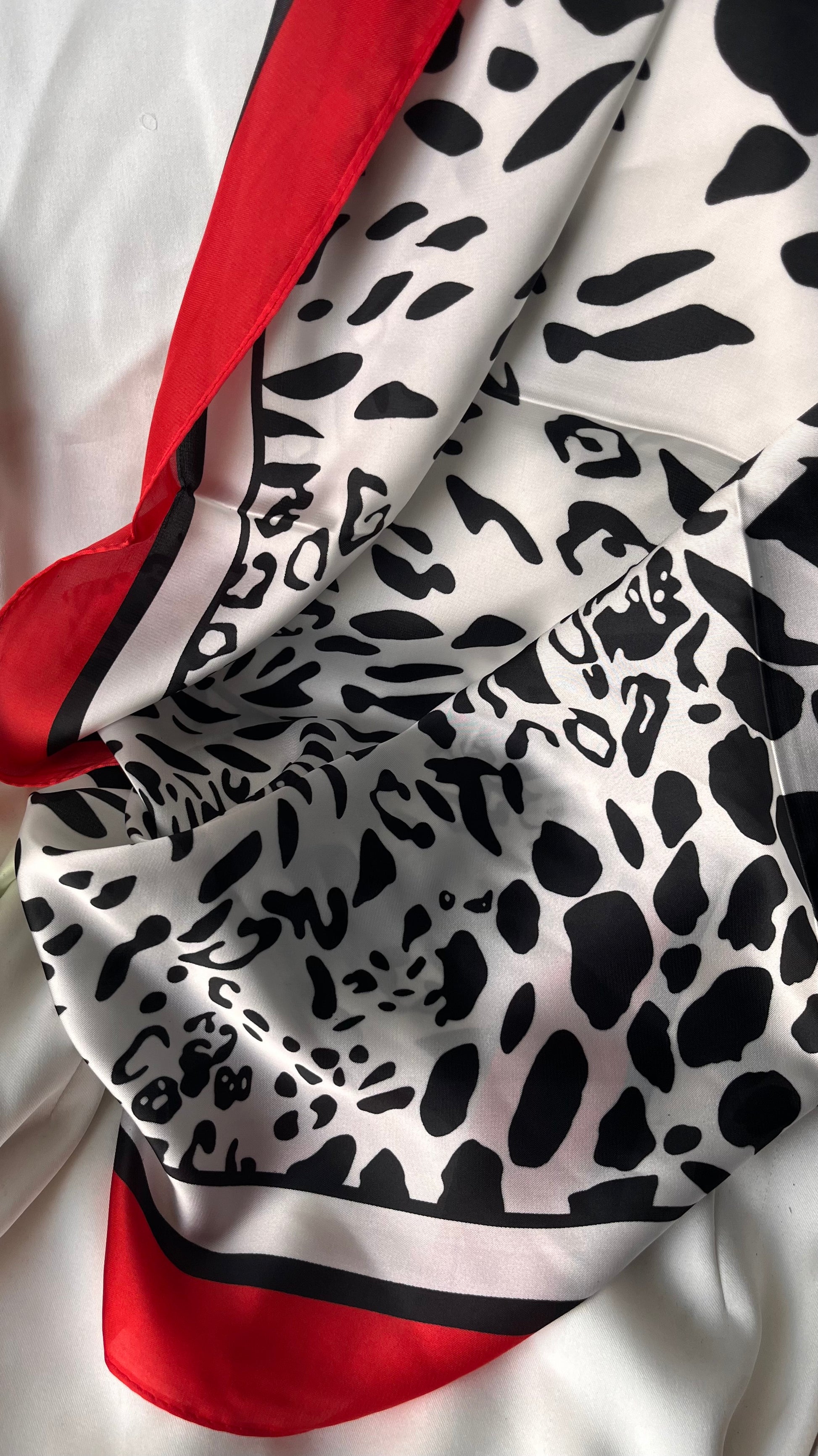 Marcella Red Details Bandanas