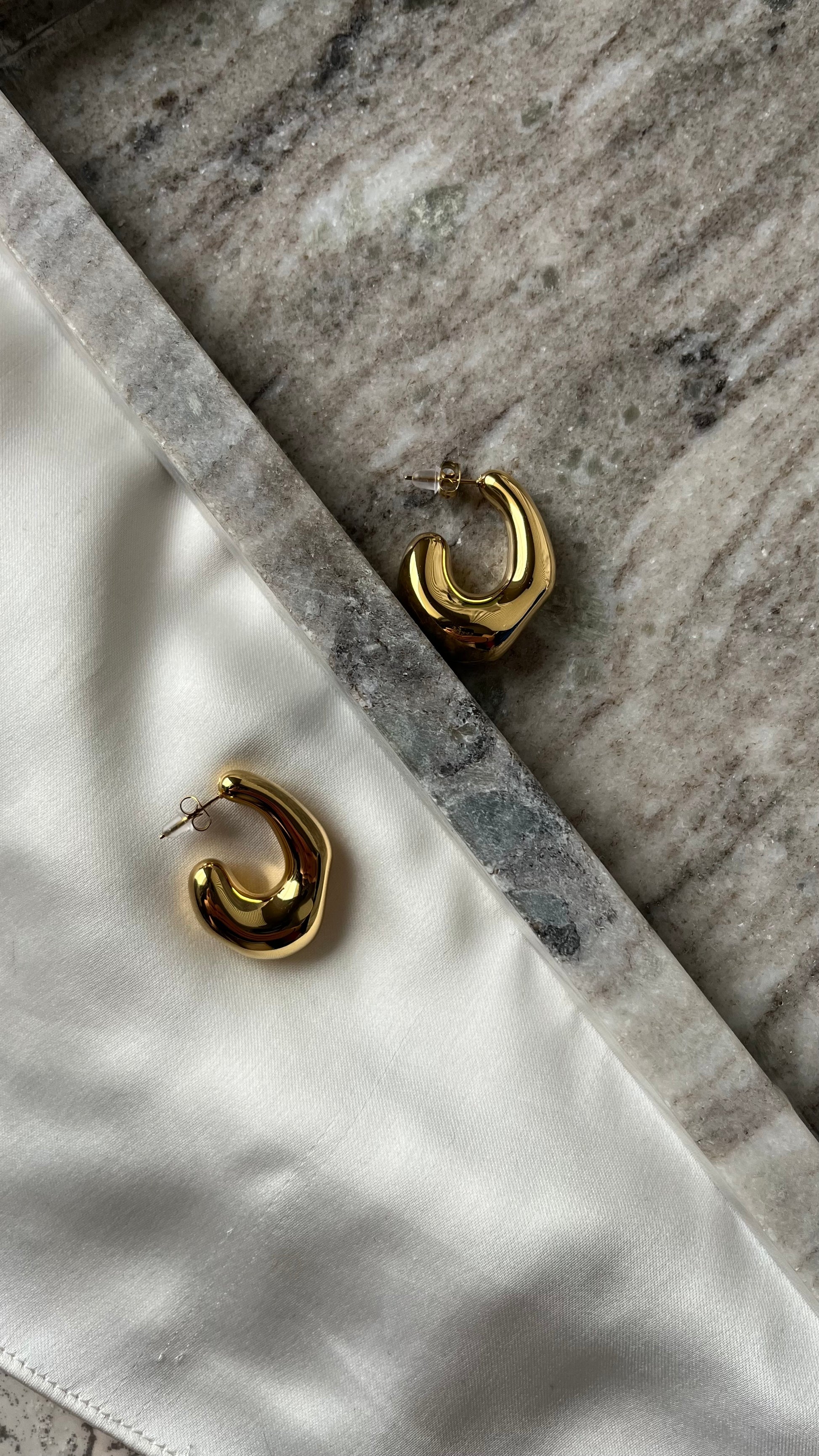 Sculpted Hoop Earrings Gold