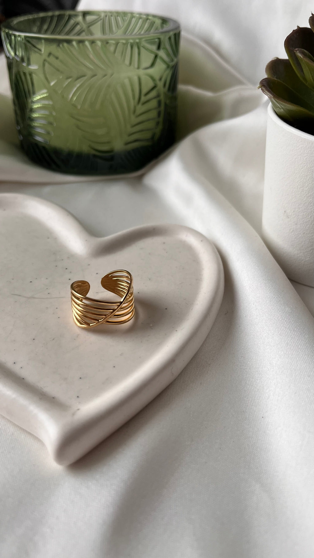 Monroe gold ring