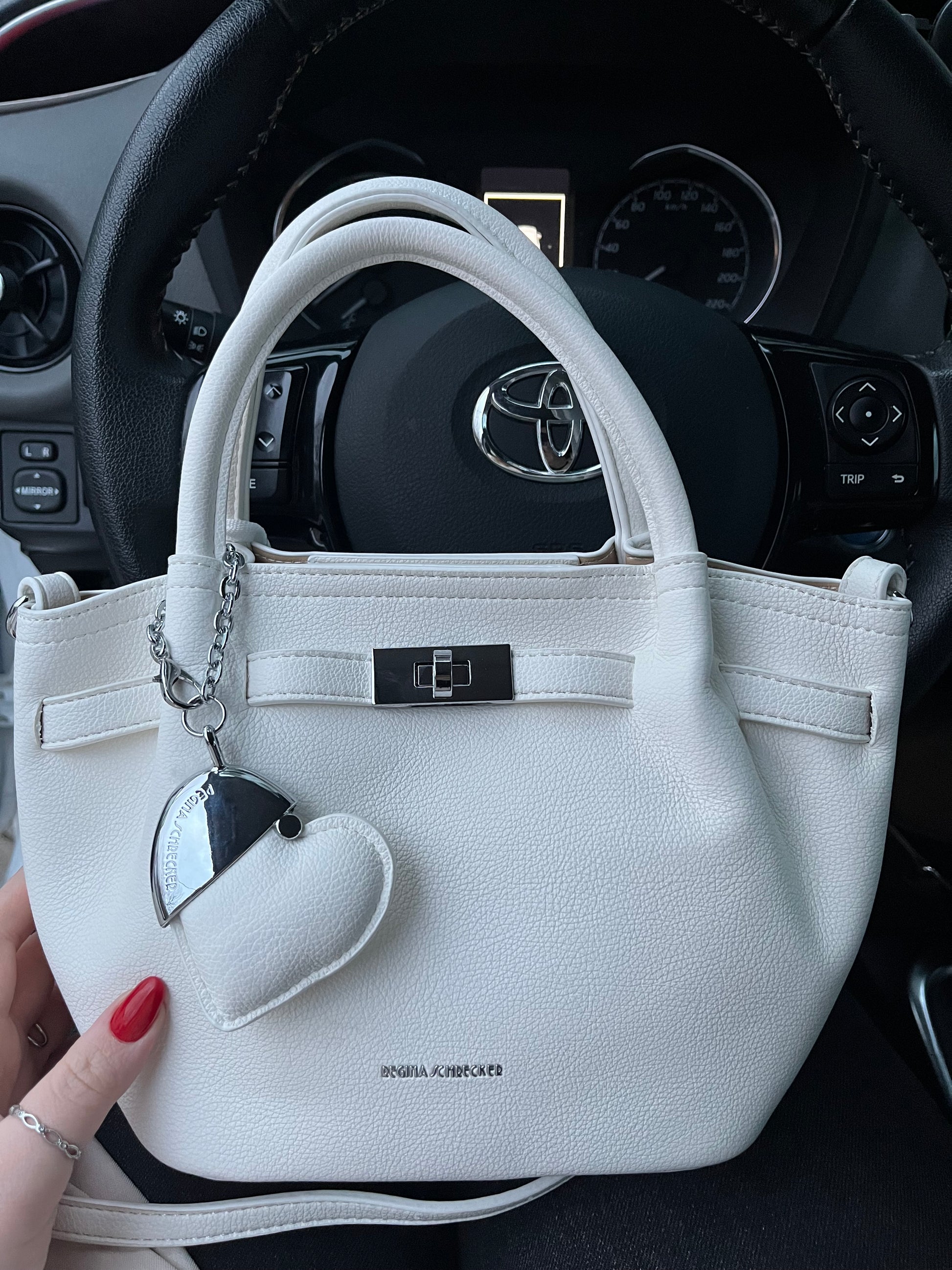 Lausanne White