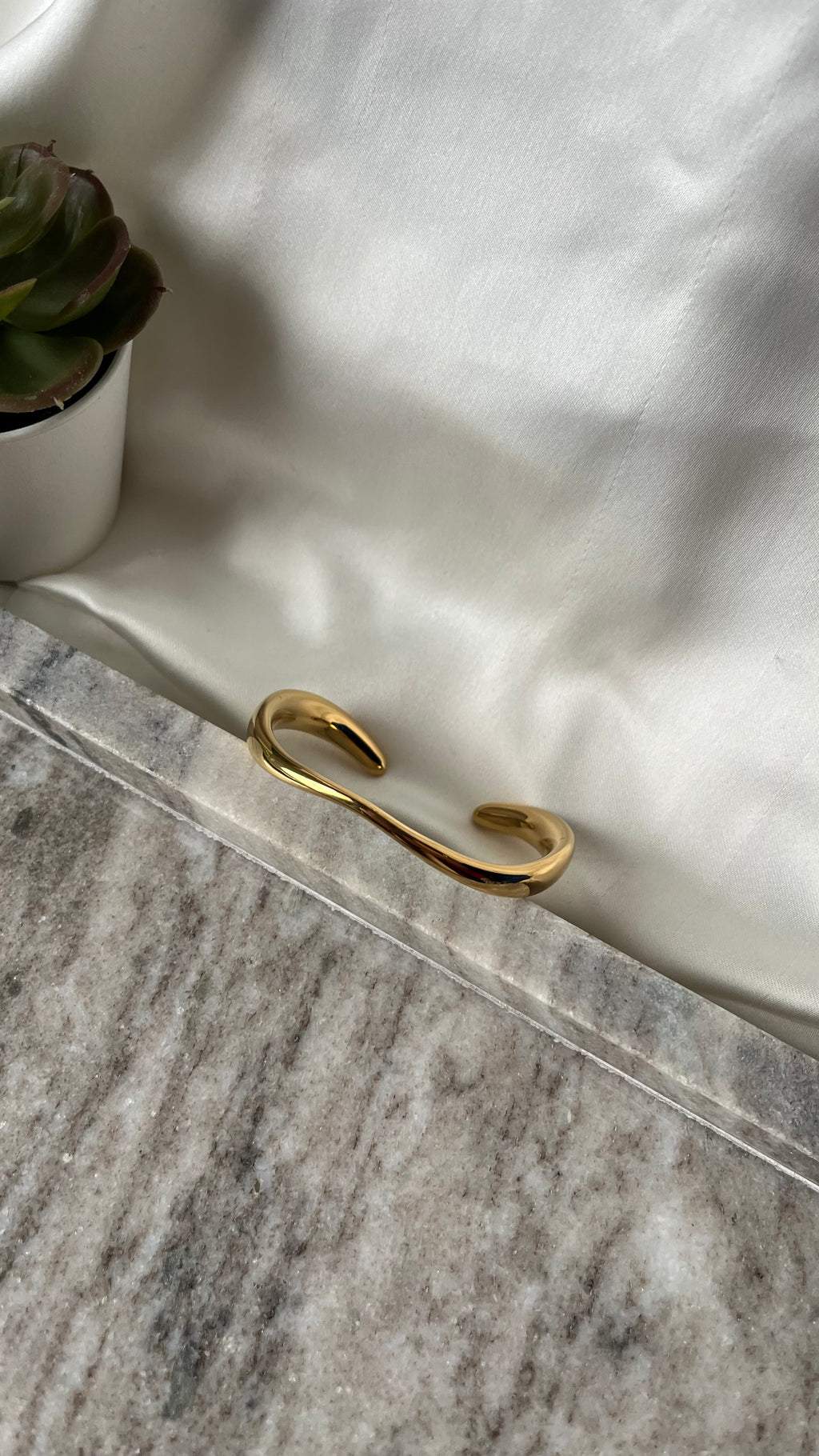 Minos Bracelet Gold