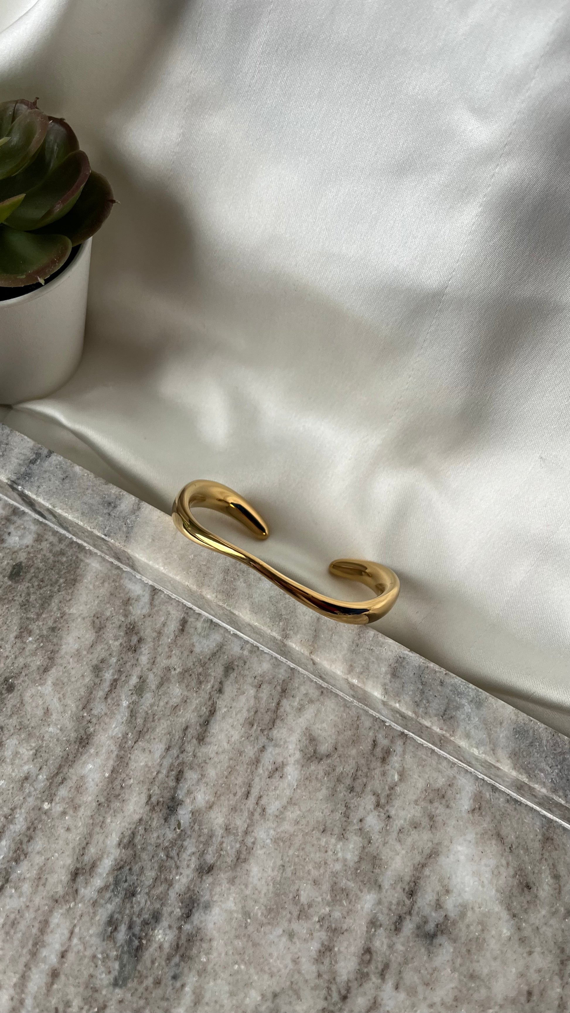 Minos Bracelet Gold