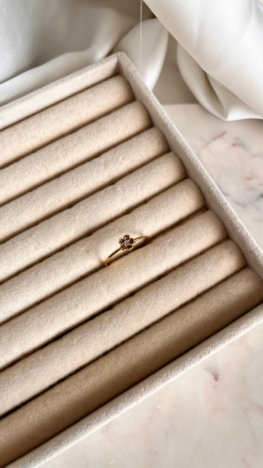 Nora gold ring