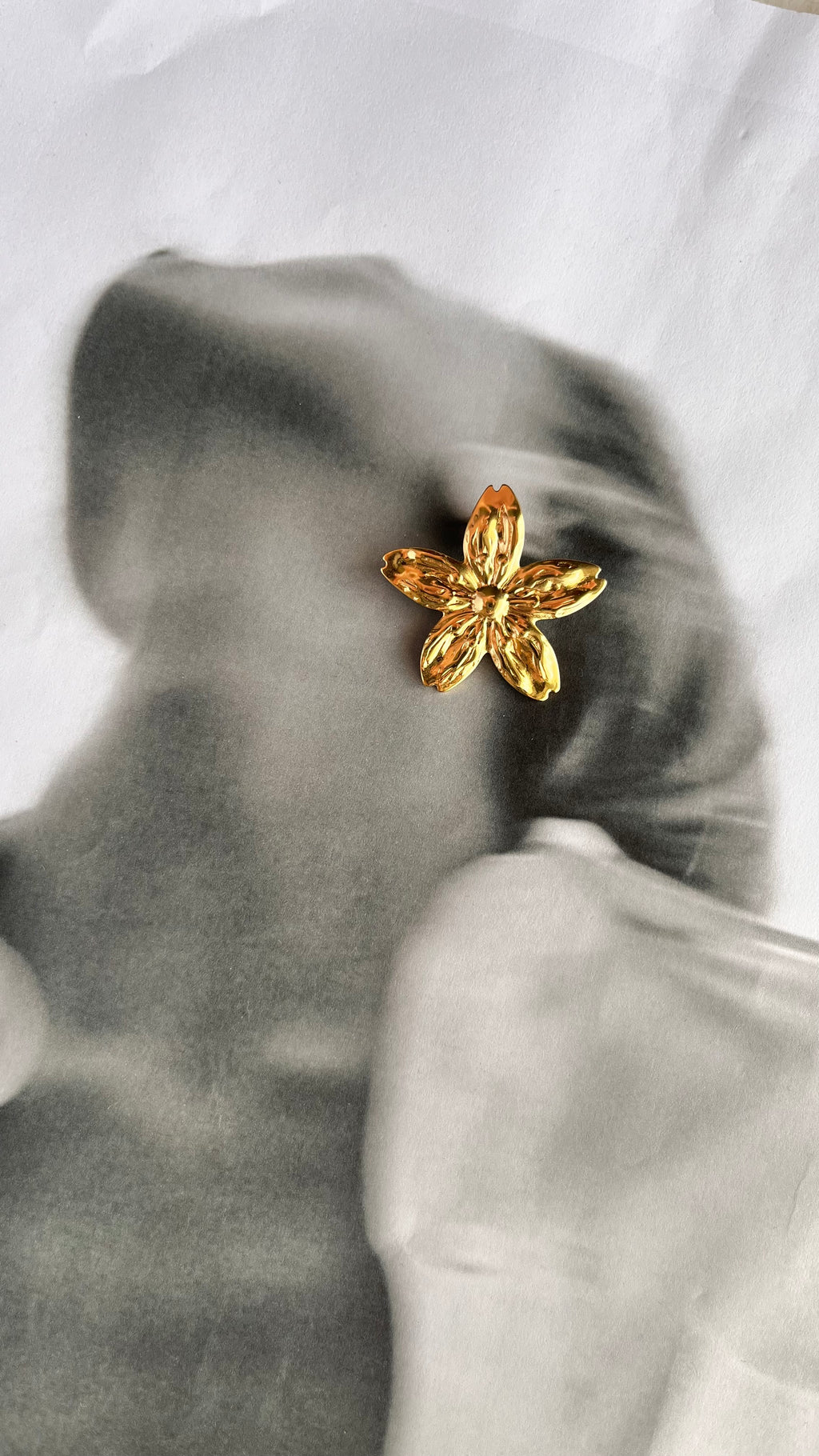 Flora gold earrings