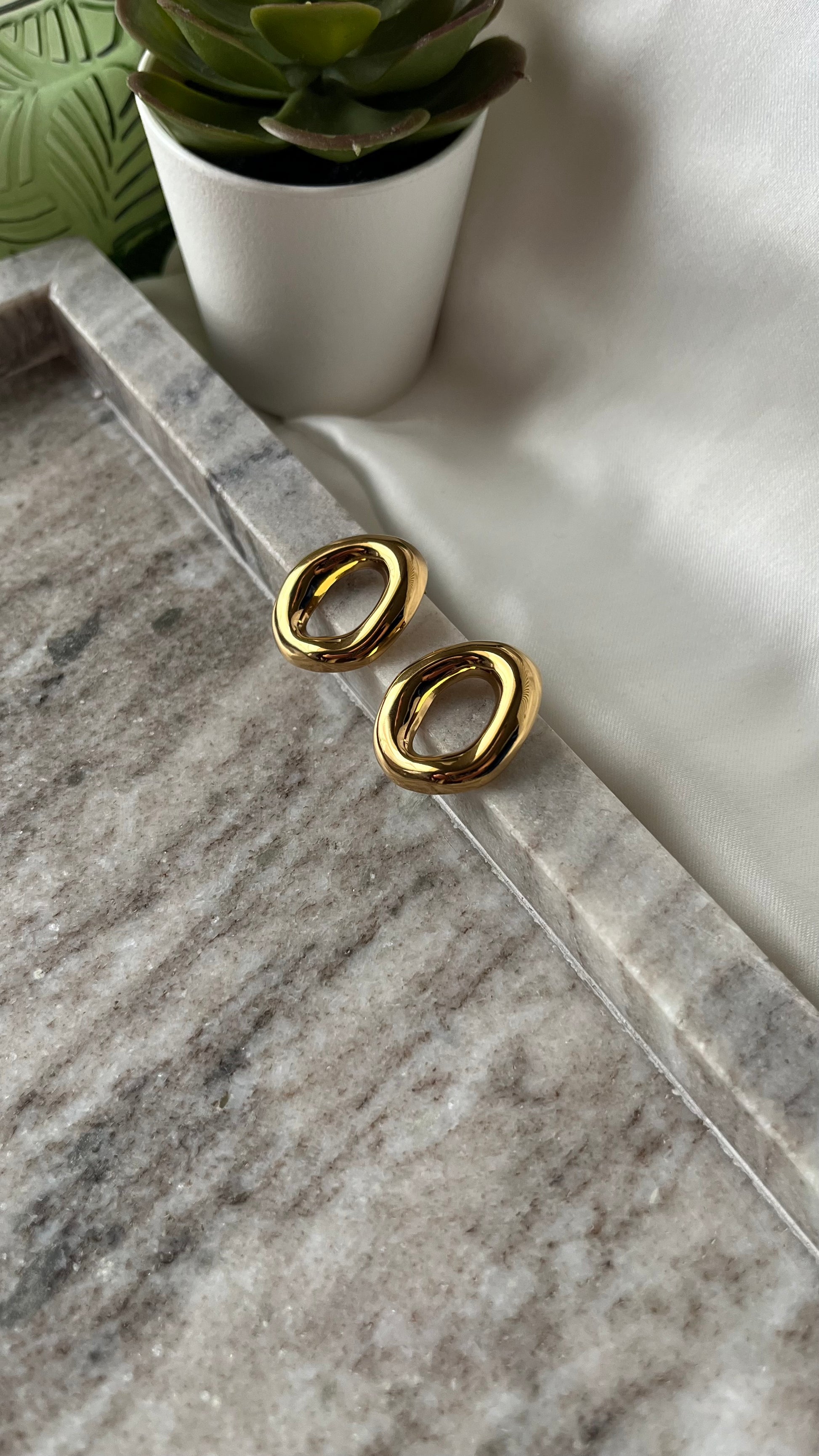 Olivia Earrings Gold