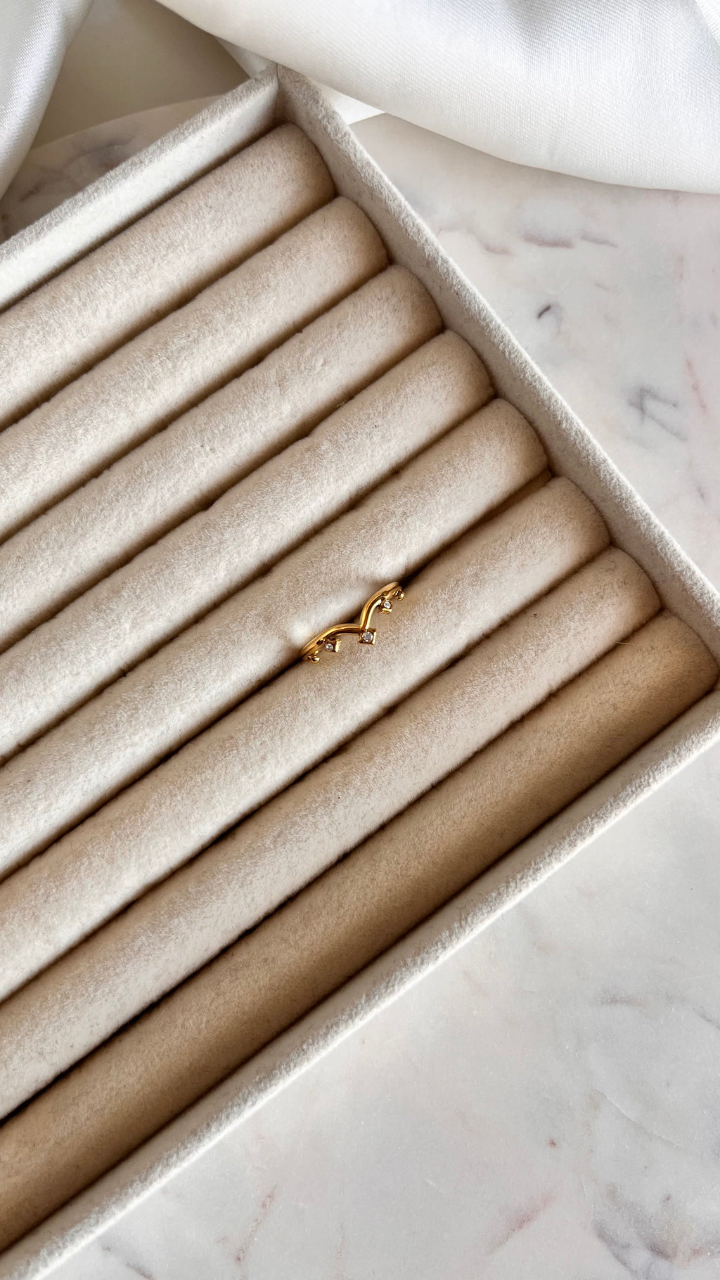 Leila gold ring