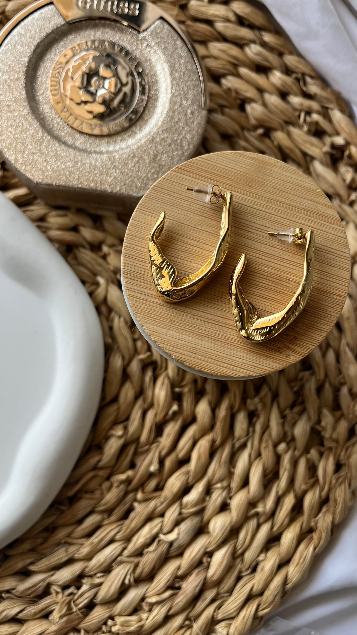Gaia Hoops