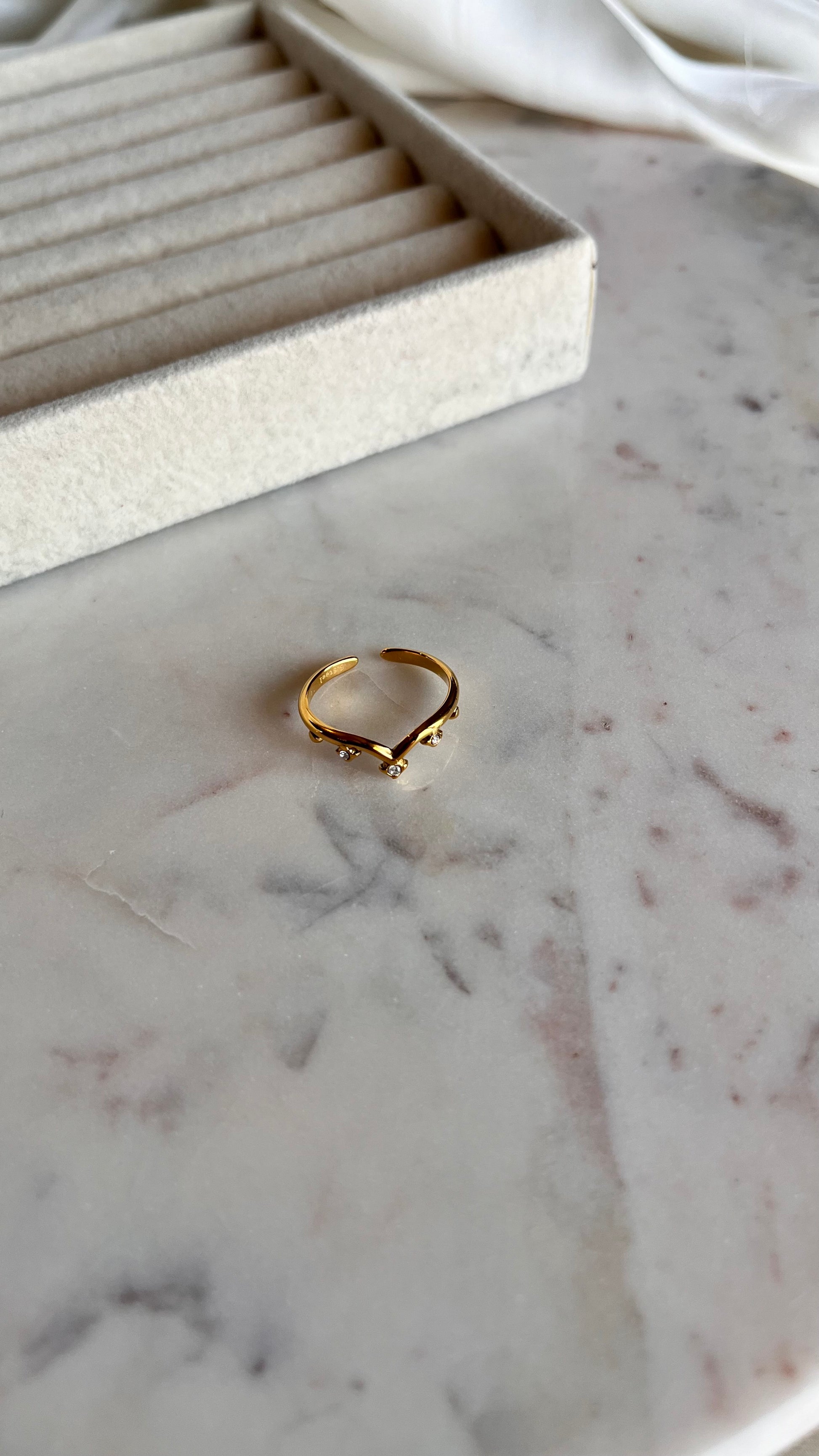 Leila gold ring