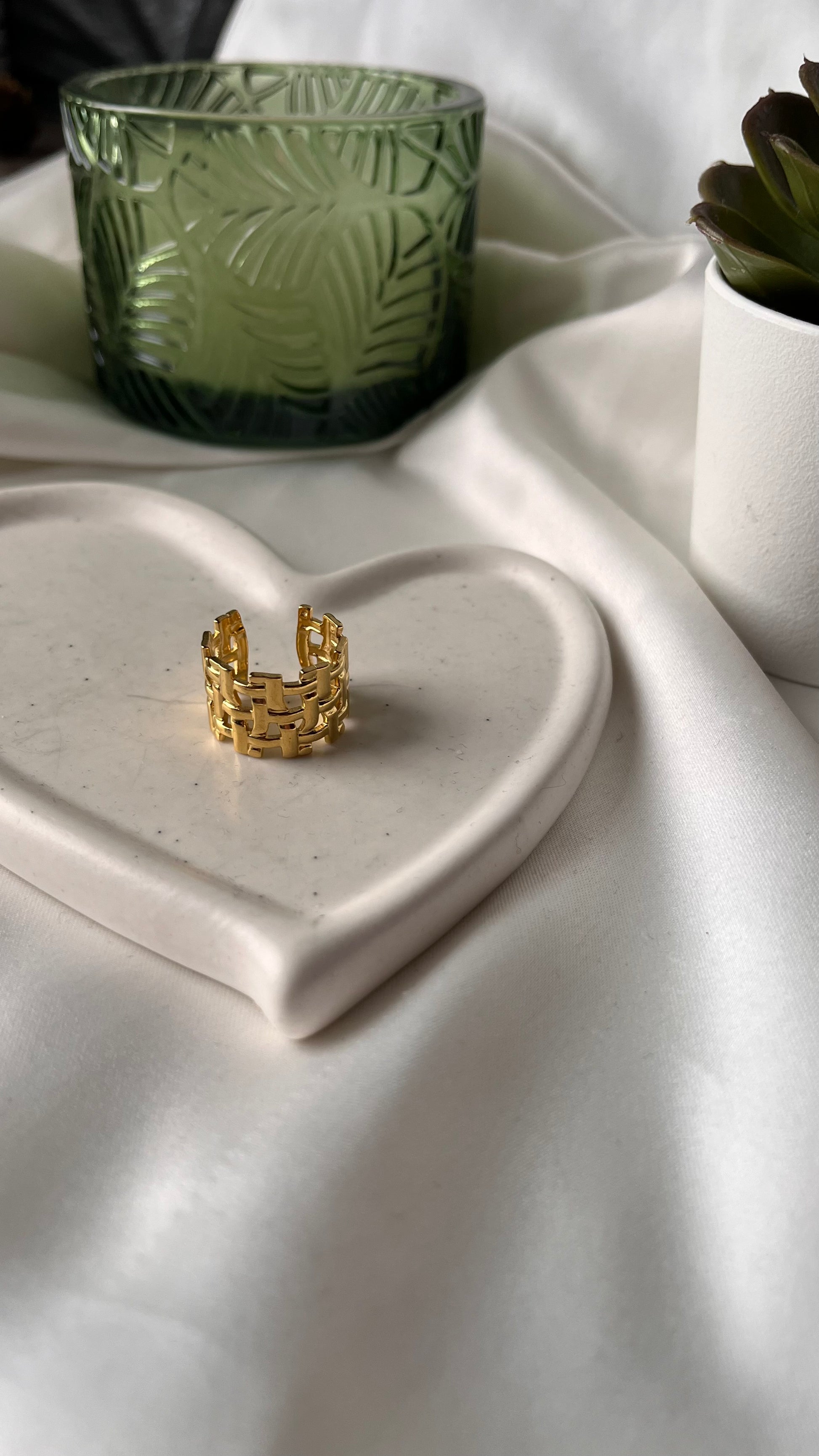 Bellamy gold ring