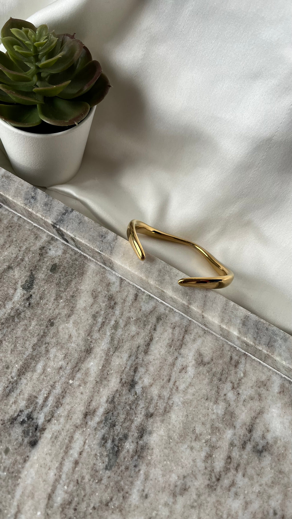 Minos Bracelet Gold