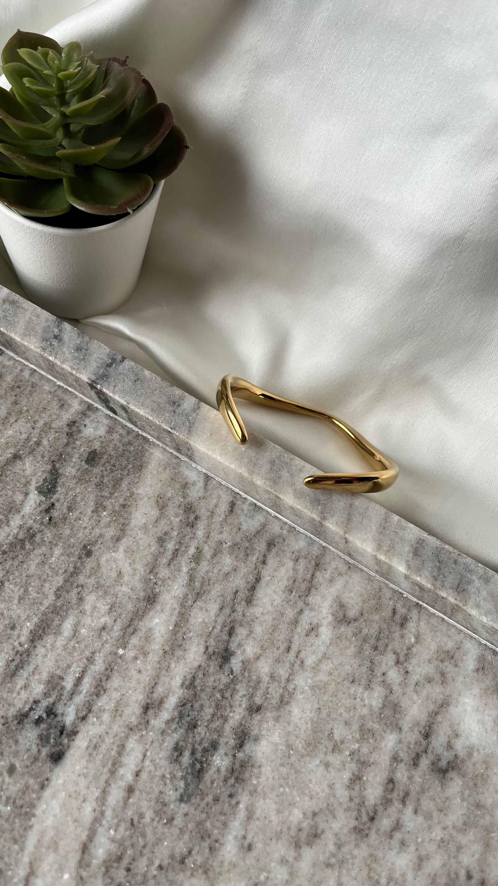 Minos Bracelet Gold