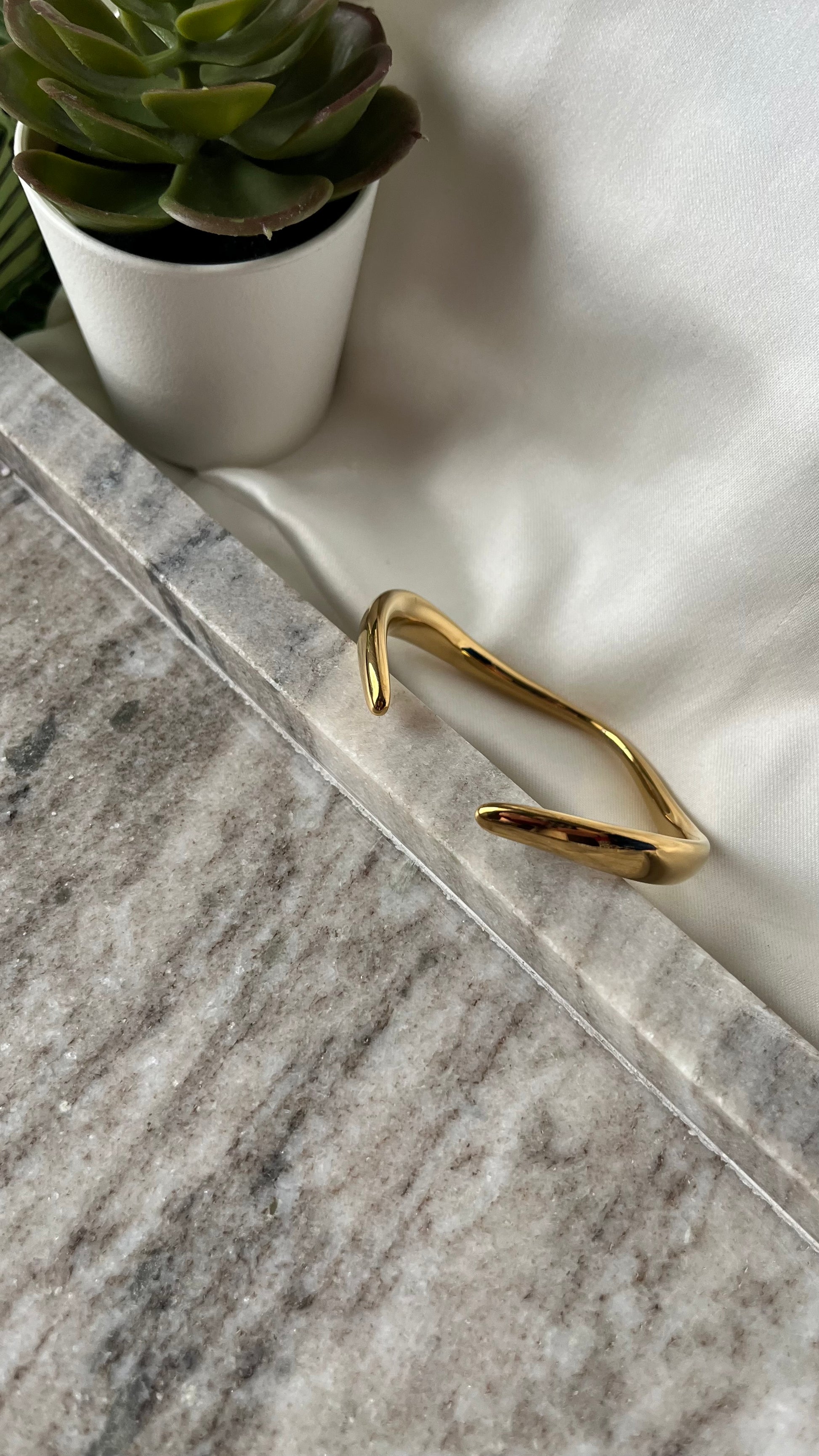 Minos Bracelet Gold