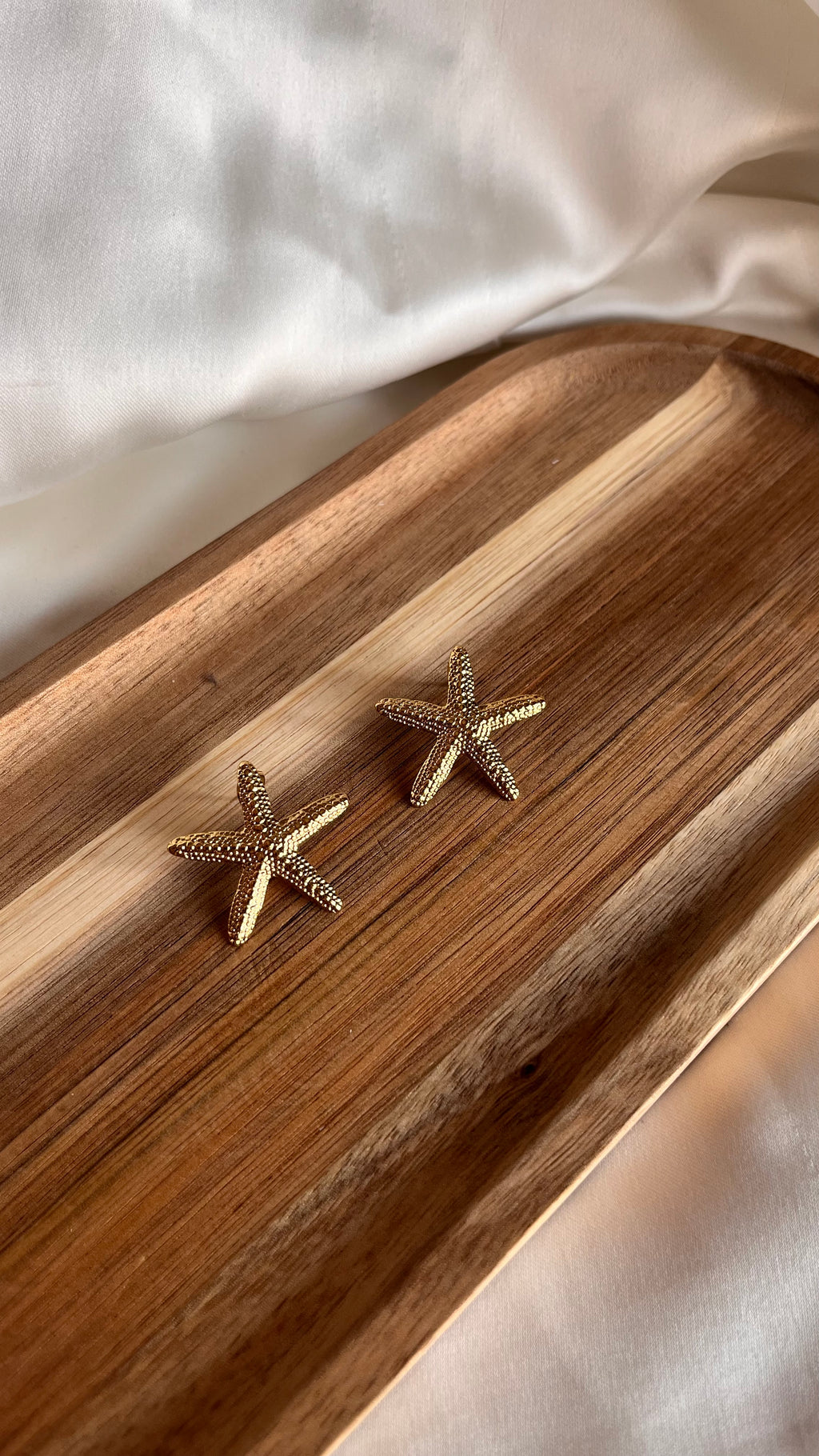 Starfish gold earrings